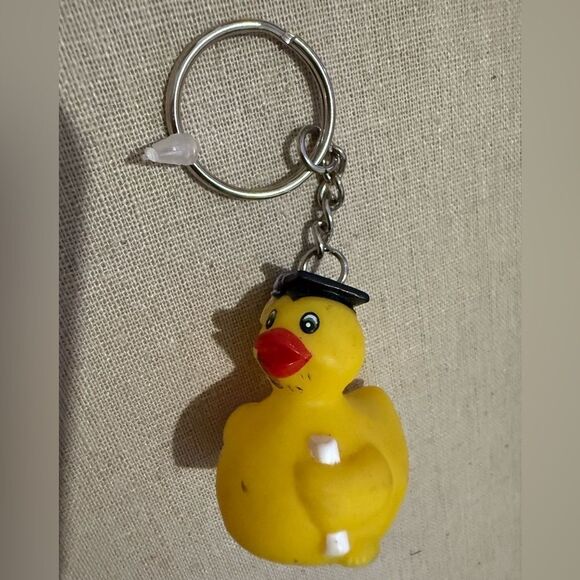 Graduation Duck Keychain Yellow Rubber with Cap & Diploma – Cute Gift Idea - Picture 9 of 17